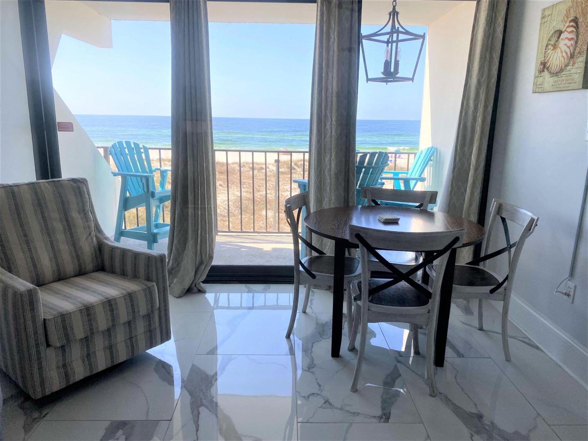 Island Winds East 202 By Albvr - Beautifully Renovated Beachfront Condo & Steps Away From Hangout & More! ガルフ・ショアーズ エクステリア 写真