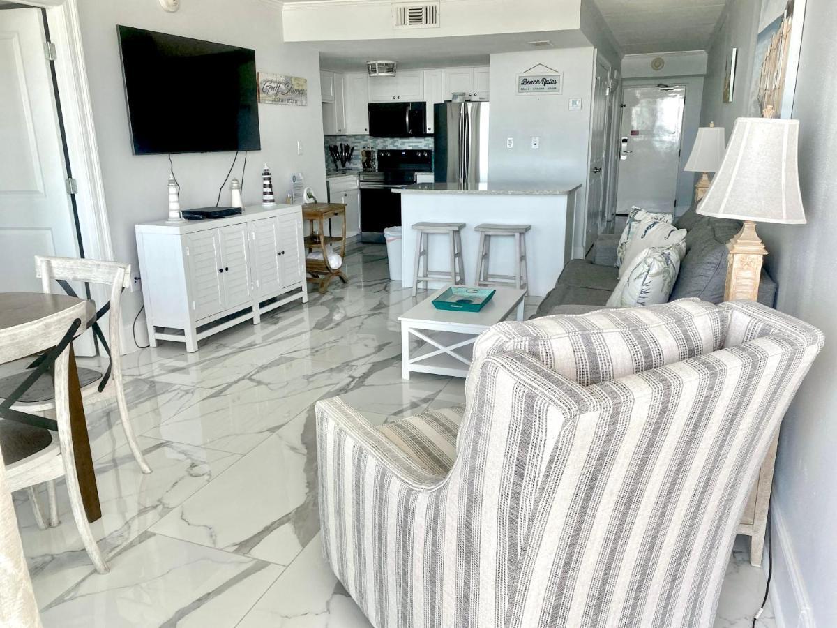 Island Winds East 202 By Albvr - Beautifully Renovated Beachfront Condo & Steps Away From Hangout & More! ガルフ・ショアーズ エクステリア 写真