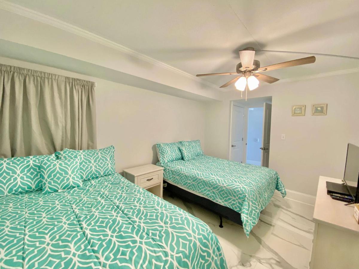 Island Winds East 202 By Albvr - Beautifully Renovated Beachfront Condo & Steps Away From Hangout & More! ガルフ・ショアーズ エクステリア 写真