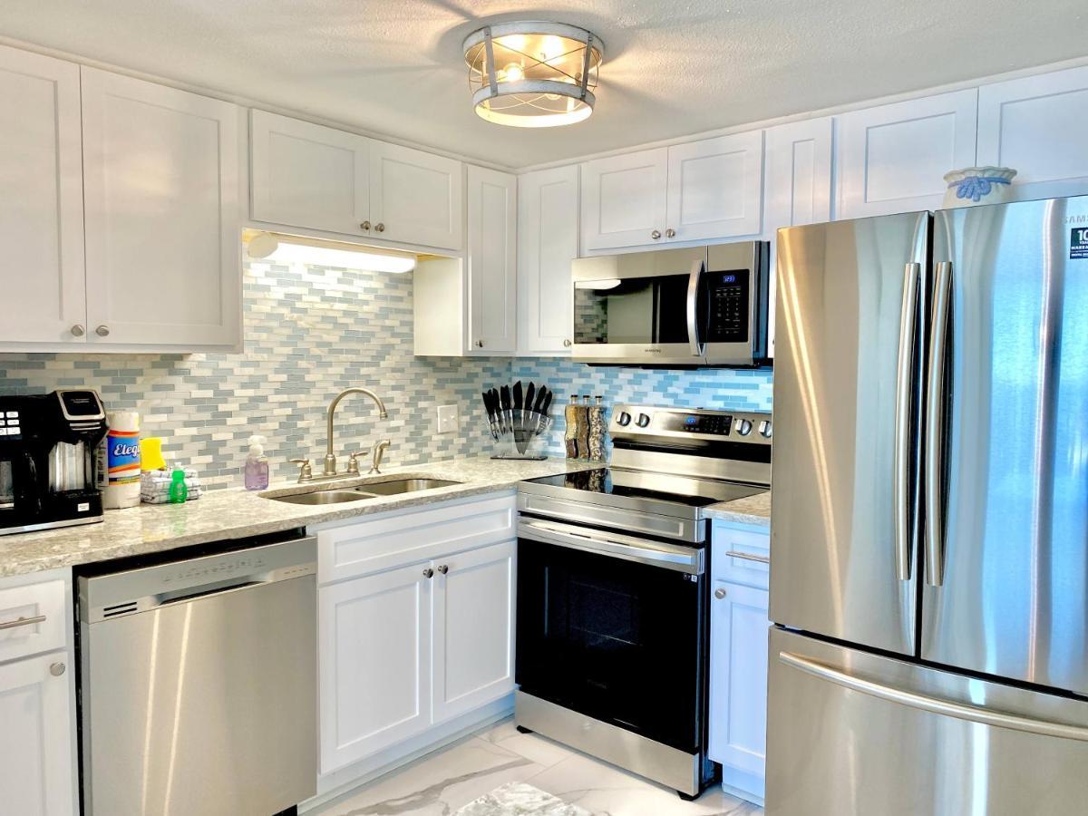 Island Winds East 202 By Albvr - Beautifully Renovated Beachfront Condo & Steps Away From Hangout & More! ガルフ・ショアーズ エクステリア 写真