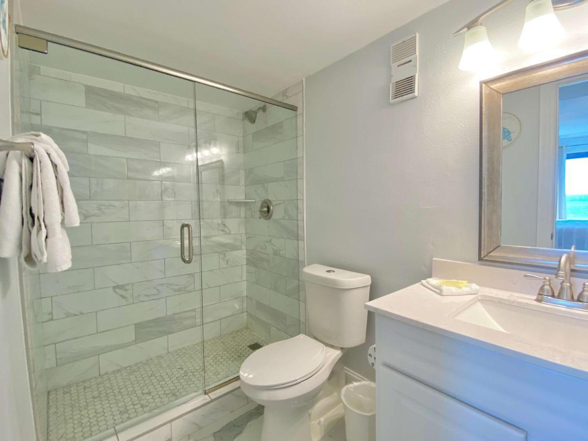 Island Winds East 202 By Albvr - Beautifully Renovated Beachfront Condo & Steps Away From Hangout & More! ガルフ・ショアーズ エクステリア 写真