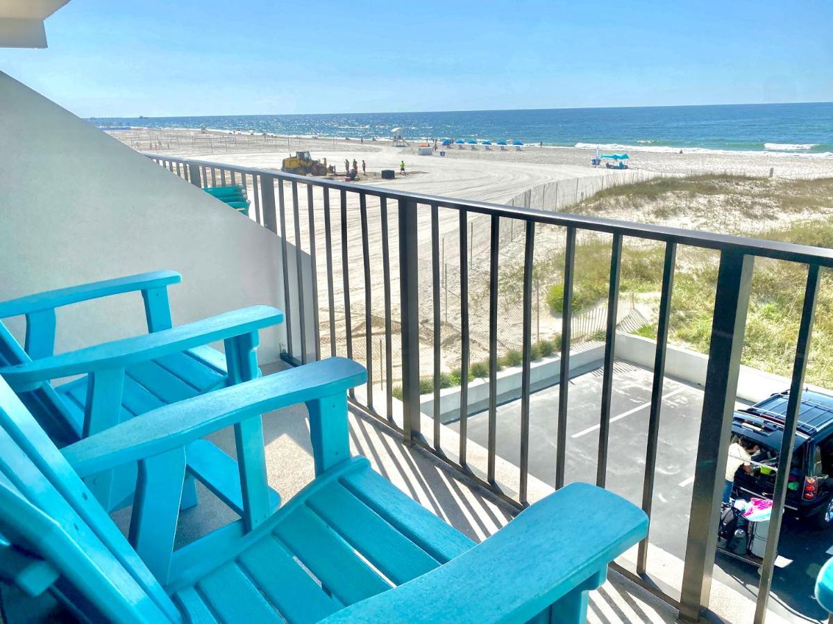 Island Winds East 202 By Albvr - Beautifully Renovated Beachfront Condo & Steps Away From Hangout & More! ガルフ・ショアーズ エクステリア 写真